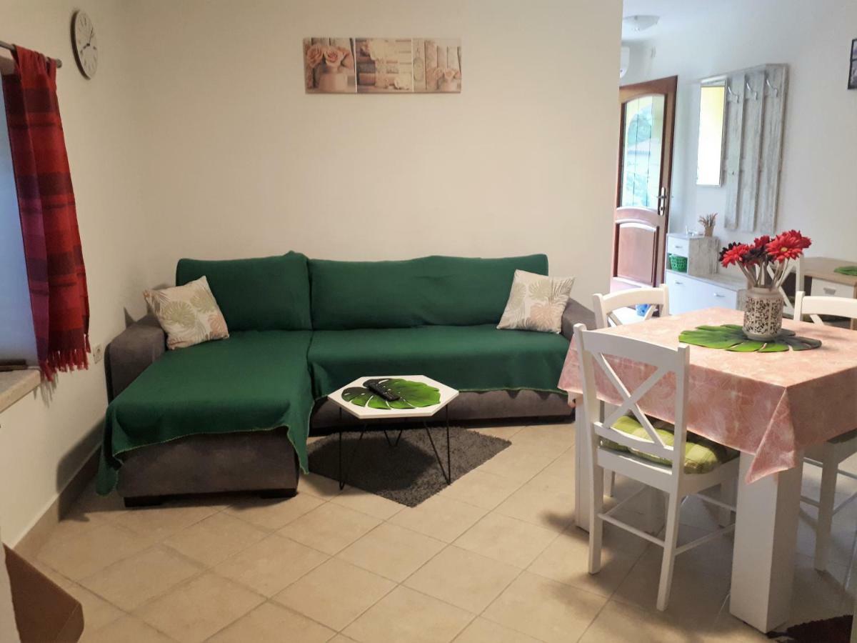 Apartment Aurora Kaštelir Esterno foto