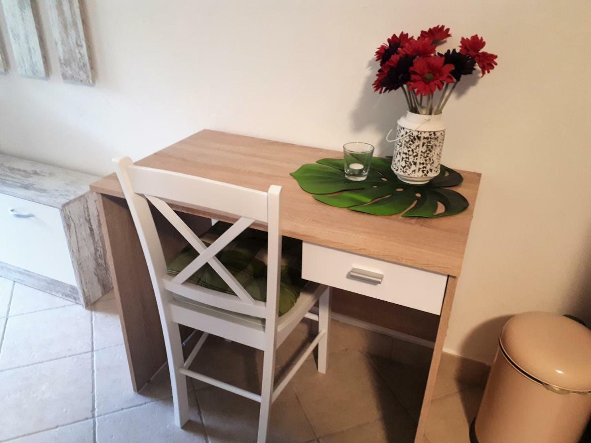 Apartment Aurora Kaštelir Esterno foto