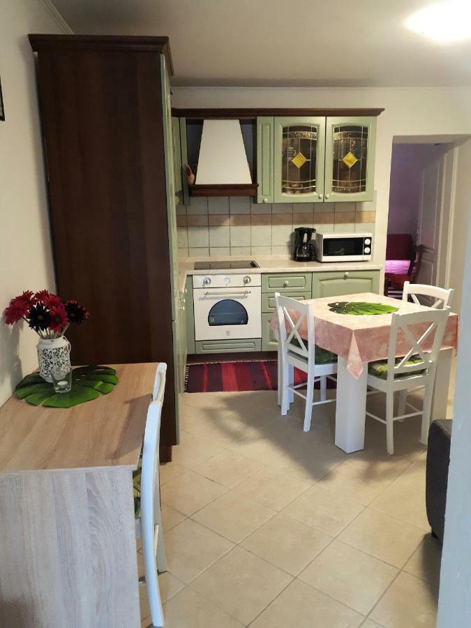 Apartment Aurora Kaštelir Esterno foto