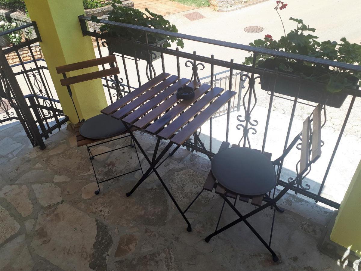 Apartment Aurora Kaštelir Esterno foto
