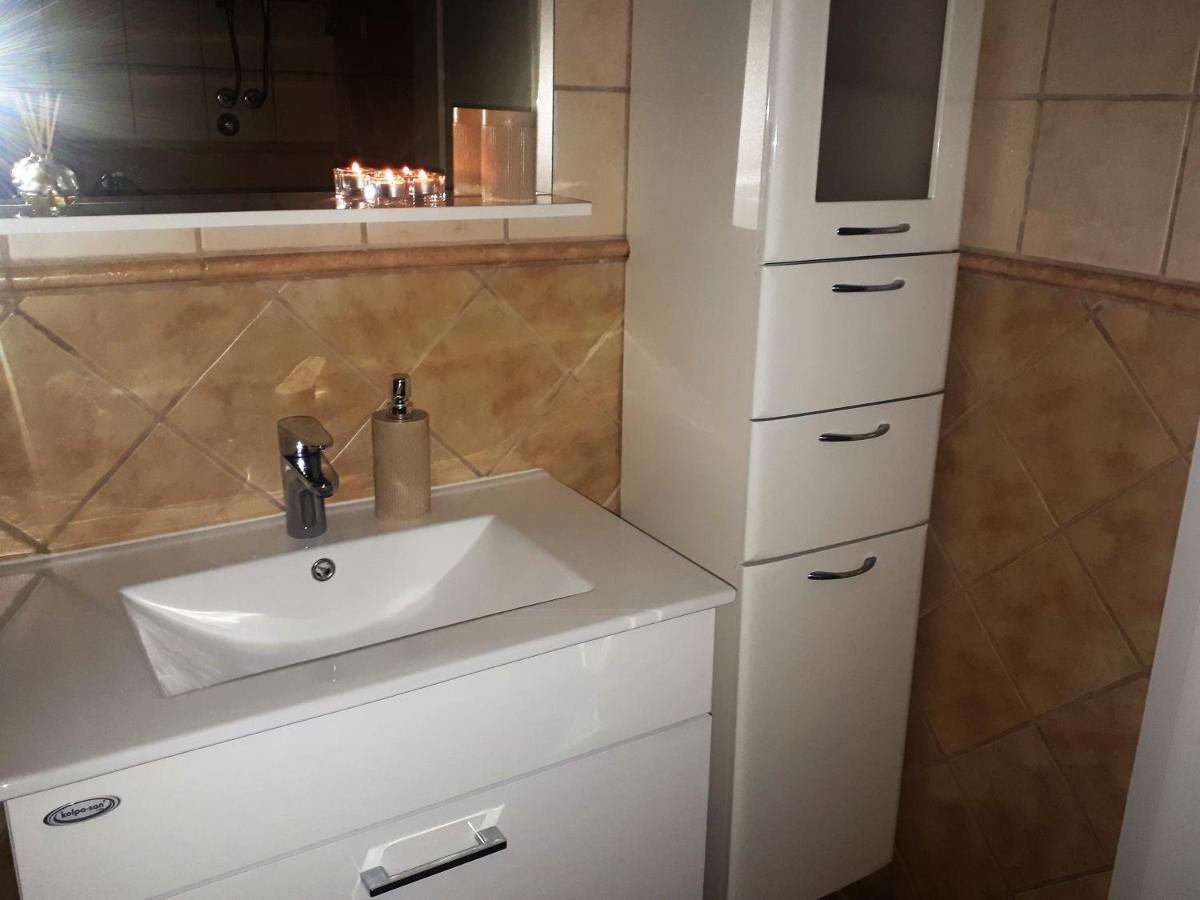 Apartment Aurora Kaštelir Esterno foto
