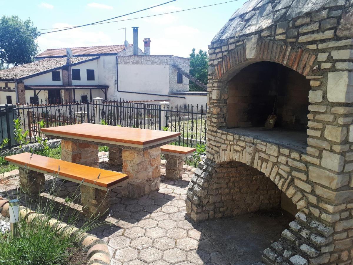 Apartment Aurora Kaštelir Esterno foto