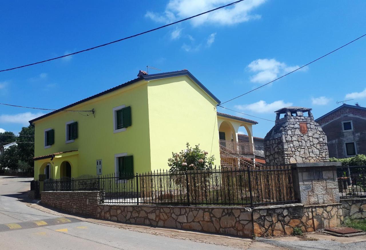 Apartment Aurora Kaštelir Esterno foto